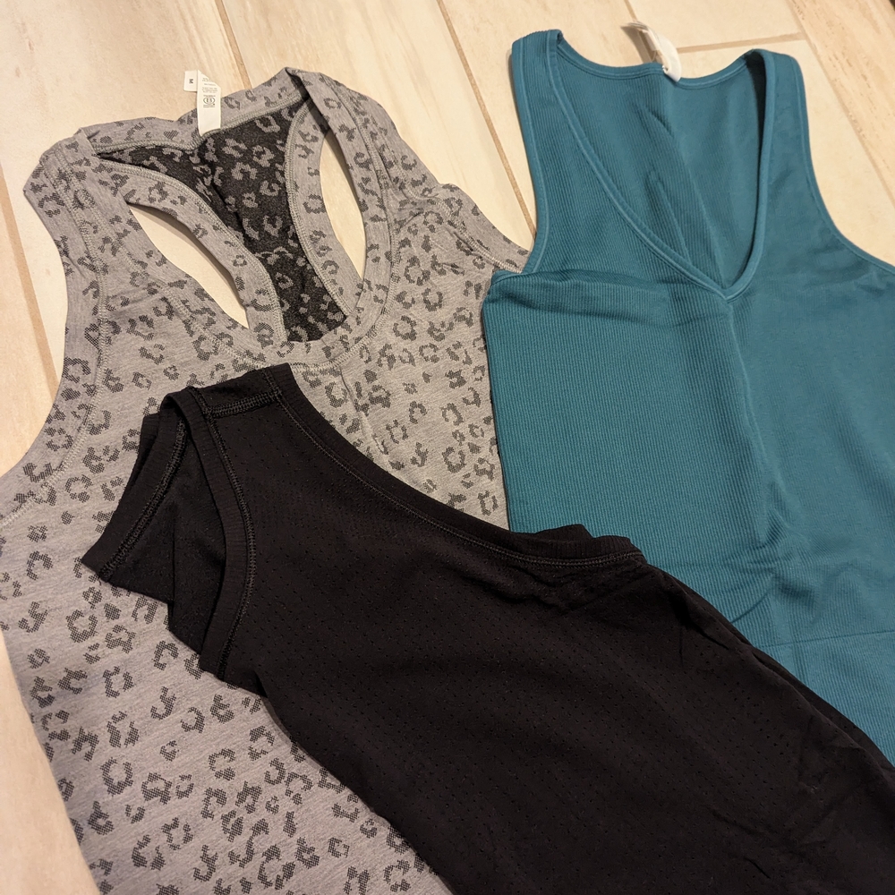 Athleta Tank Top Bundle Like New S M - Picture 3 of 8